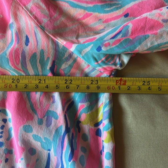 Lilly Pulitzer silk floral blouse - Picture 4 of 7